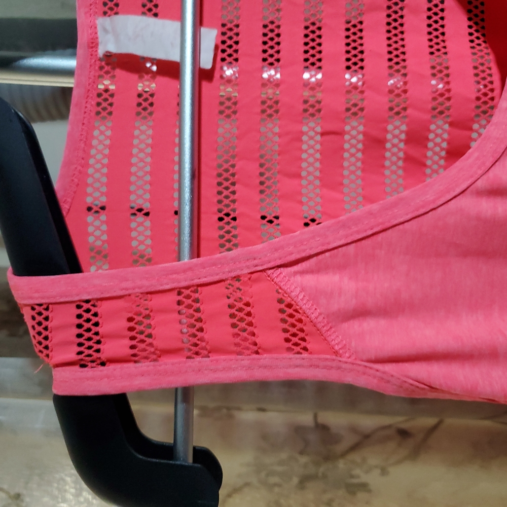 Pink Hot Top 🔥 - Picture 4 of 5